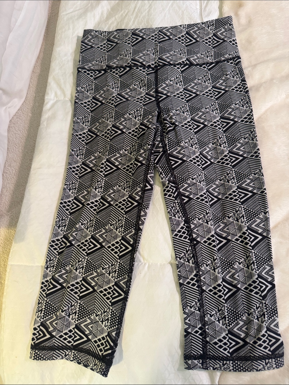 VSX Black and White Geometric Leggings